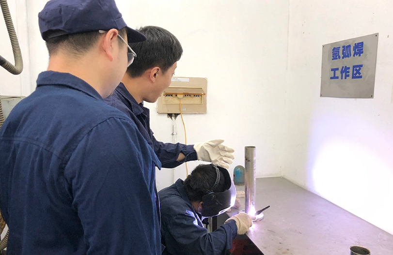 【师带徒活动】&ldquo;师带徒促成长 凝聚企业正能量&rdquo;系列报道之人生就是搏·(中国区)官方网站六厂&ldquo;师带徒&rdquo;活动